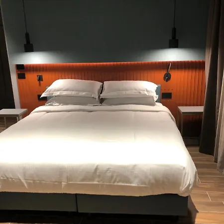 Materiaprima Camere-rooms * مانتوفا